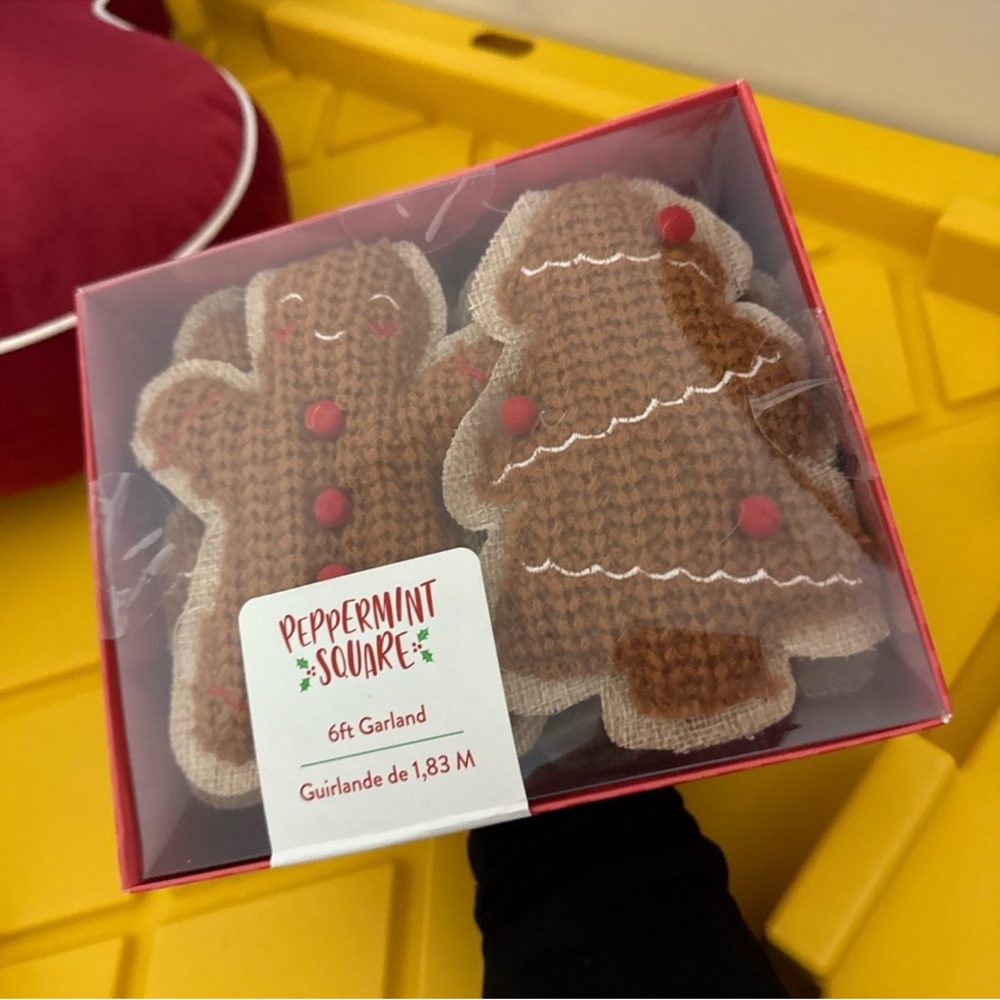 Peppermint Square Gingerbread and Tree Garland knit